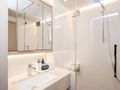 GULLWING Lagoon 55 - cabin bathroom GULLWING Lagoon 55 - cabin bathroom