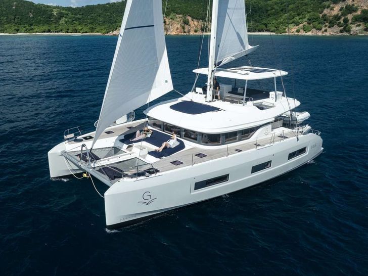 GULLWING Lagoon 55 - anchored GULLWING Lagoon 55 - anchored