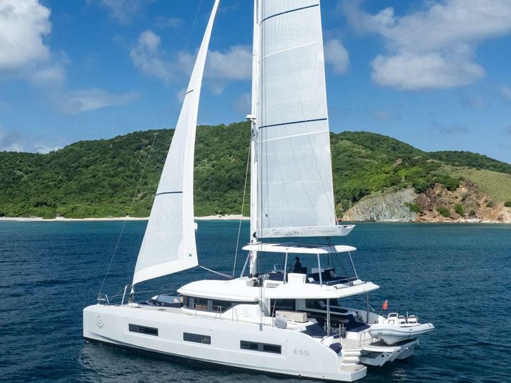 GULLWING Lagoon 55 - anchored side profile GULLWING Lagoon 55 - anchored side profile