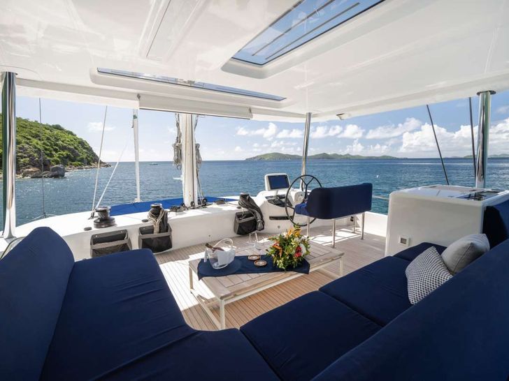 GULLWING Lagoon 55 - flybridge GULLWING Lagoon 55 - flybridge