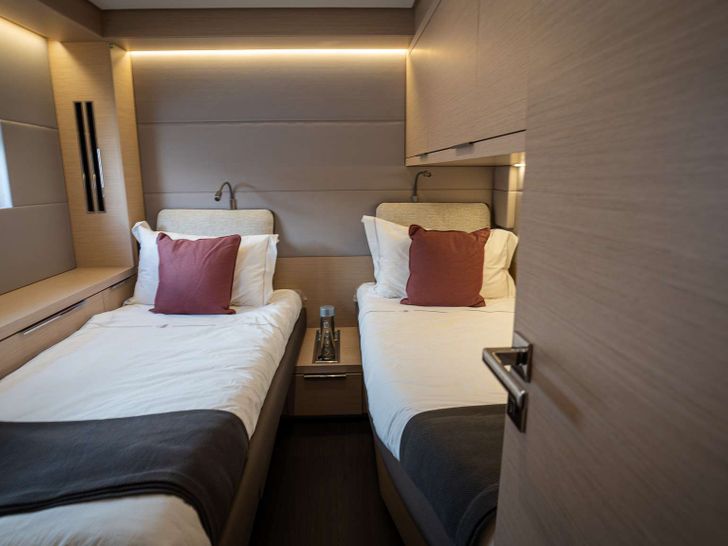 GULLWING - Lagoon 55,twin cabin(convertible to queen)