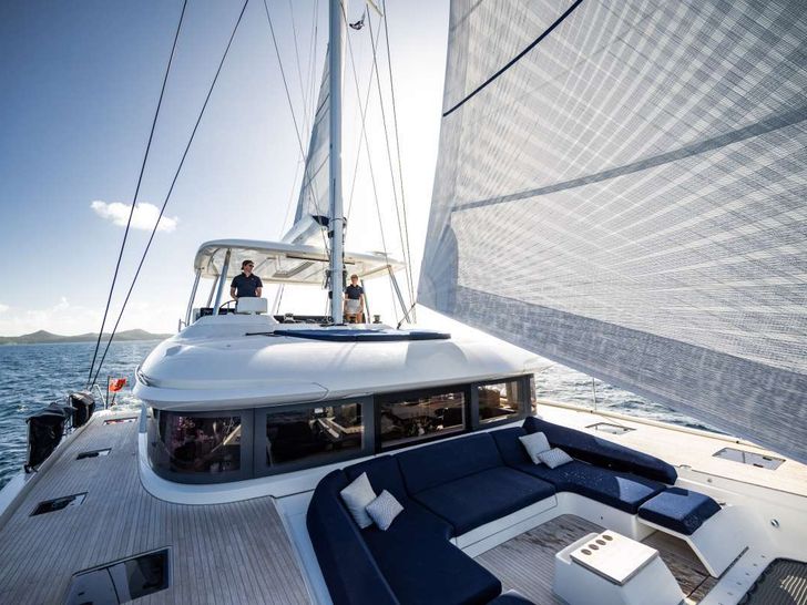 GULLWING Lagoon 55 - foredeck GULLWING Lagoon 55 - foredeck