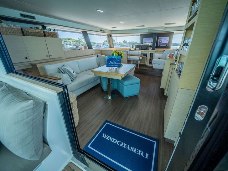 WIND CHASER I Fountaine Pajot Ipanema 58 - saloon WIND CHASER I Fountaine Pajot Ipanema 58 - saloon