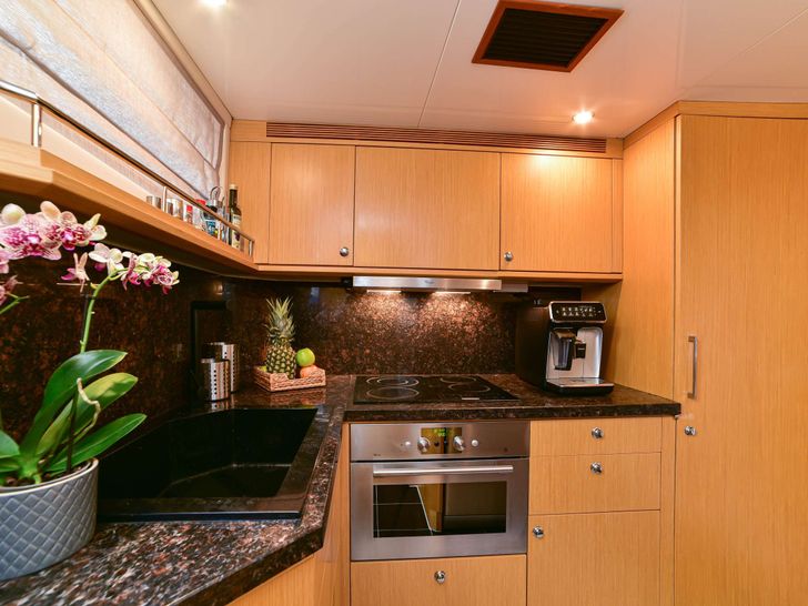 STELA 117 - Royal Denship 85,galley STELA 117 - Royal Denship 85,galley