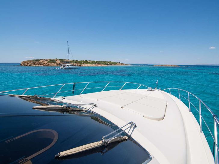 ANTAMAR II Riva Dolcevita 70 - foredeck bronzing area ANTAMAR II Riva Dolcevita 70 - foredeck bronzing area