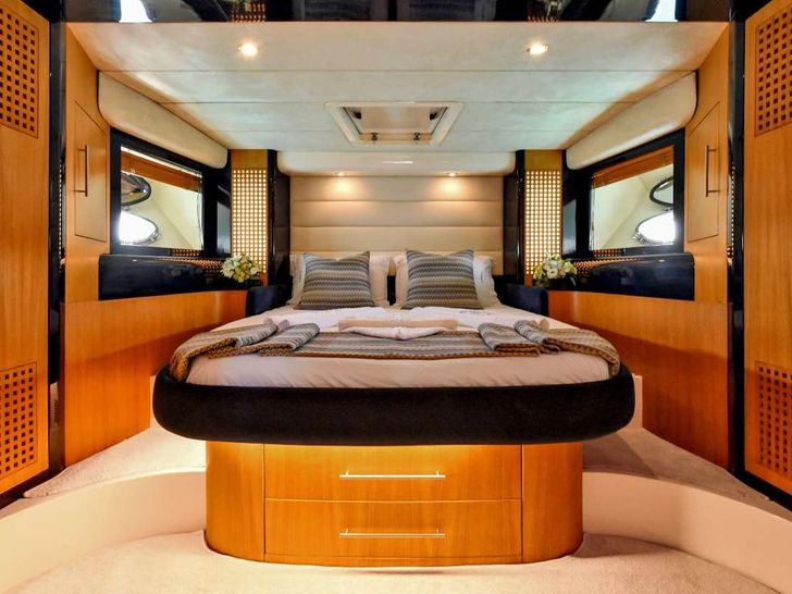 ANTAMAR II Riva Dolcevita 70 - master cabin ANTAMAR II Riva Dolcevita 70 - master cabin