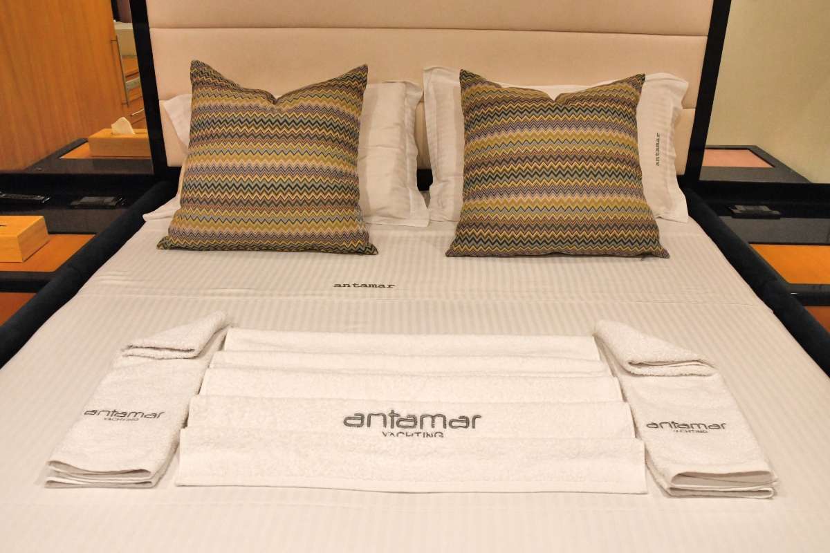 Charter Yacht ANTAMAR II - Riva Dolcevita 70 - 4 Cabins - Athens - Mykonos - Paros - Cyclades - Greece