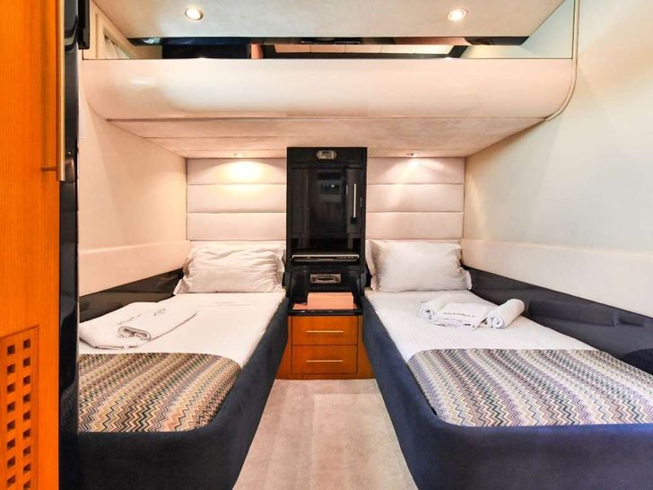 ANTAMAR II Riva Dolcevita 70 - twin cabin beds ANTAMAR II Riva Dolcevita 70 - twin cabin beds