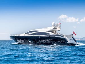 BLADE 6 - Sunseeker Predator 92 - 4 Cabins - Athens - Mykonos - Paros - Cyclades - Greece BLADE 6 - Sunseeker Predator 92 - 4 Cabins - Athens - Mykonos - Paros - Cyclades - Greece