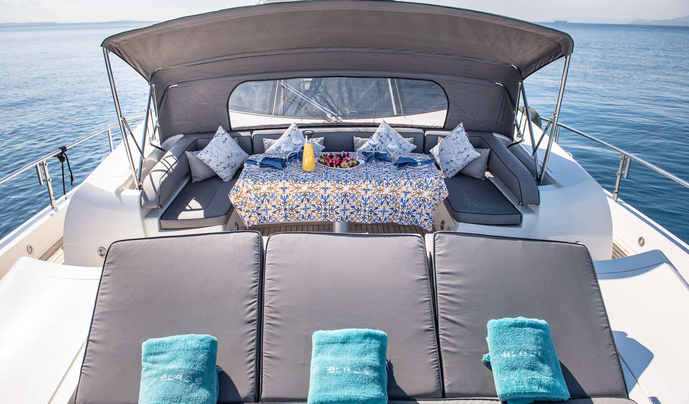 BLADE 6 Sunseeker Predator 92 - foredeck lounge with a bimini