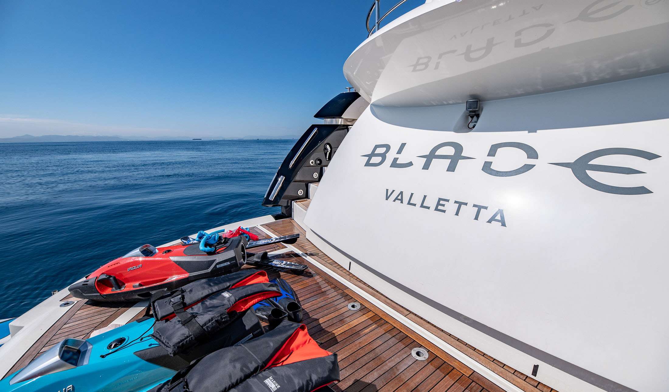 BLADE 6 Sunseeker Predator 92 - swim platform