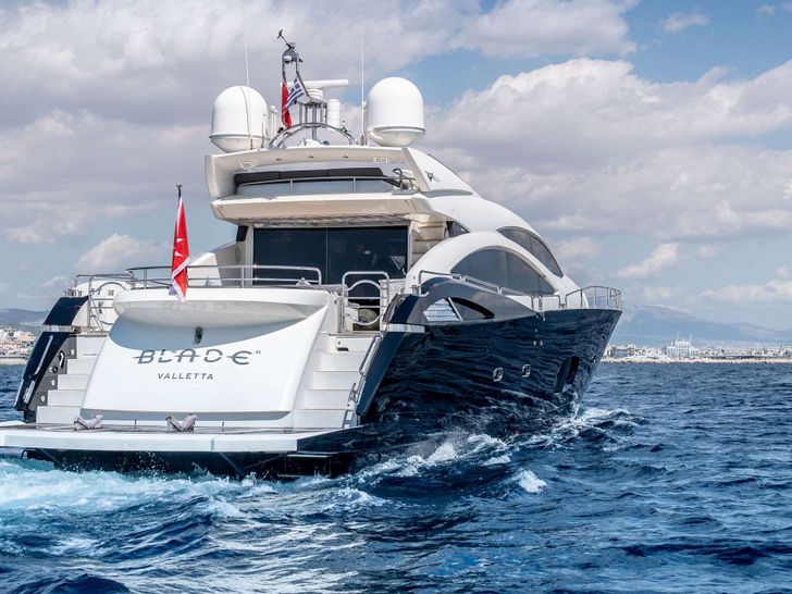 BLADE 6 Sunseeker Predator 92 - aft view cruising BLADE 6 Sunseeker Predator 92 - aft view cruising