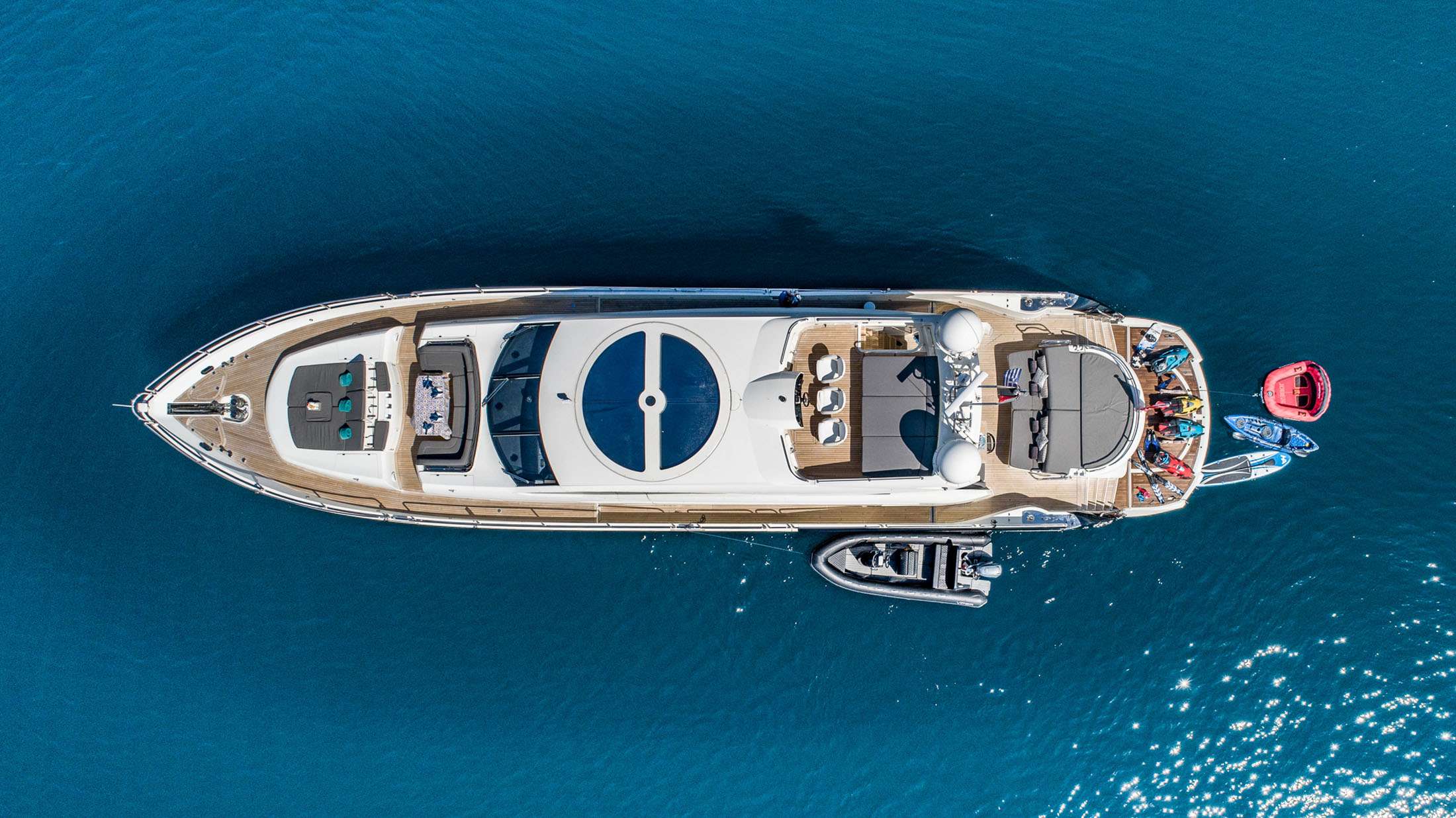 BLADE 6 Sunseeker Predator 92 - top aerial shot