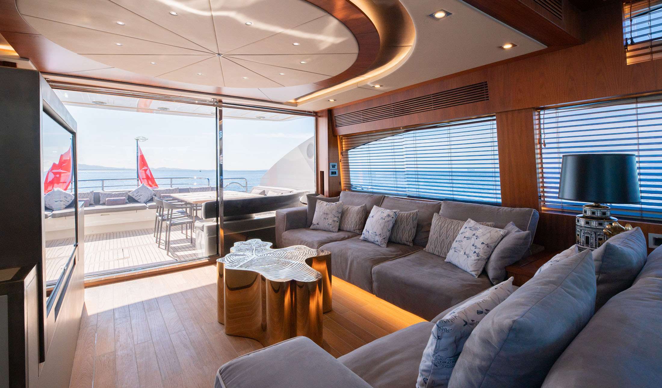 BLADE 6 Sunseeker Predator 92 - main saloon