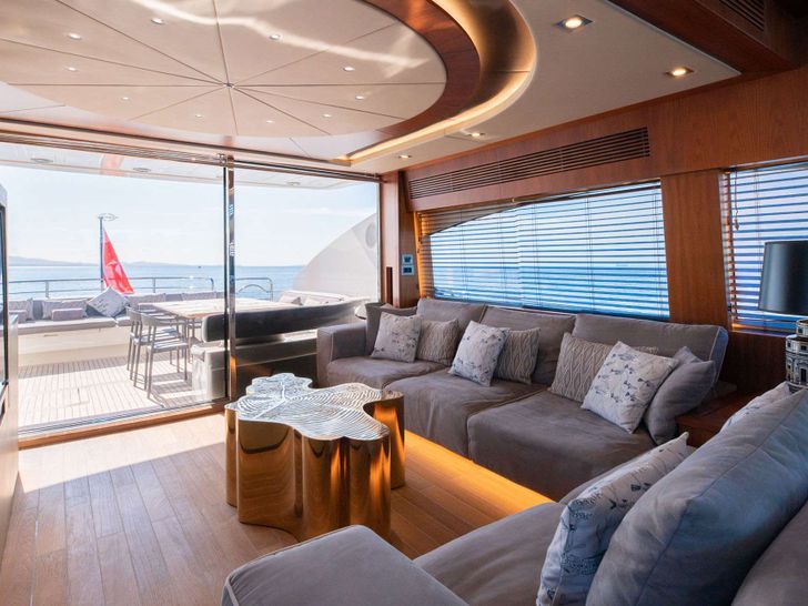 BLADE 6 Sunseeker Predator 92 - main saloon BLADE 6 Sunseeker Predator 92 - main saloon
