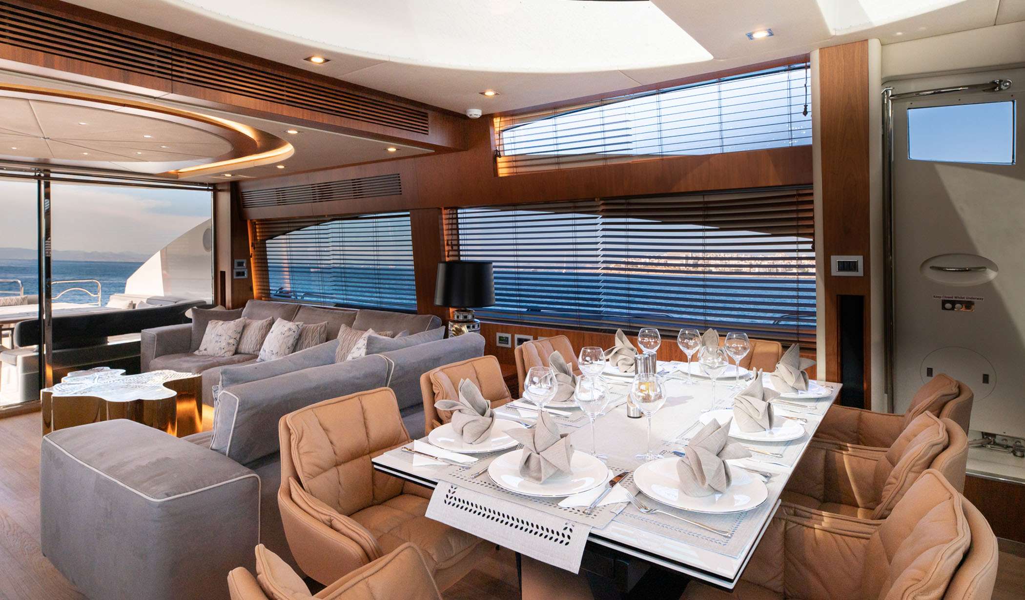 BLADE 6 Sunseeker Predator 92 - main dining area