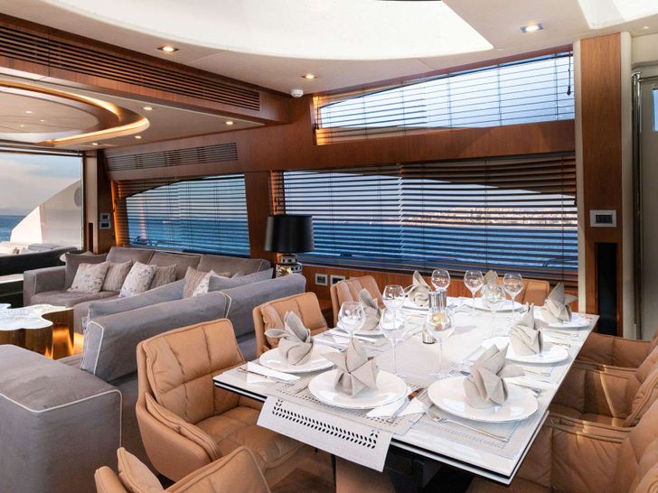 BLADE 6 Sunseeker Predator 92 - main dining area BLADE 6 Sunseeker Predator 92 - main dining area