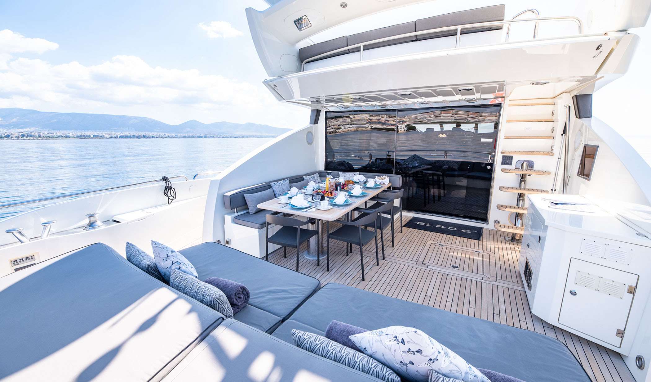 BLADE 6 Sunseeker Predator 92 - aft deck alfresco dining area