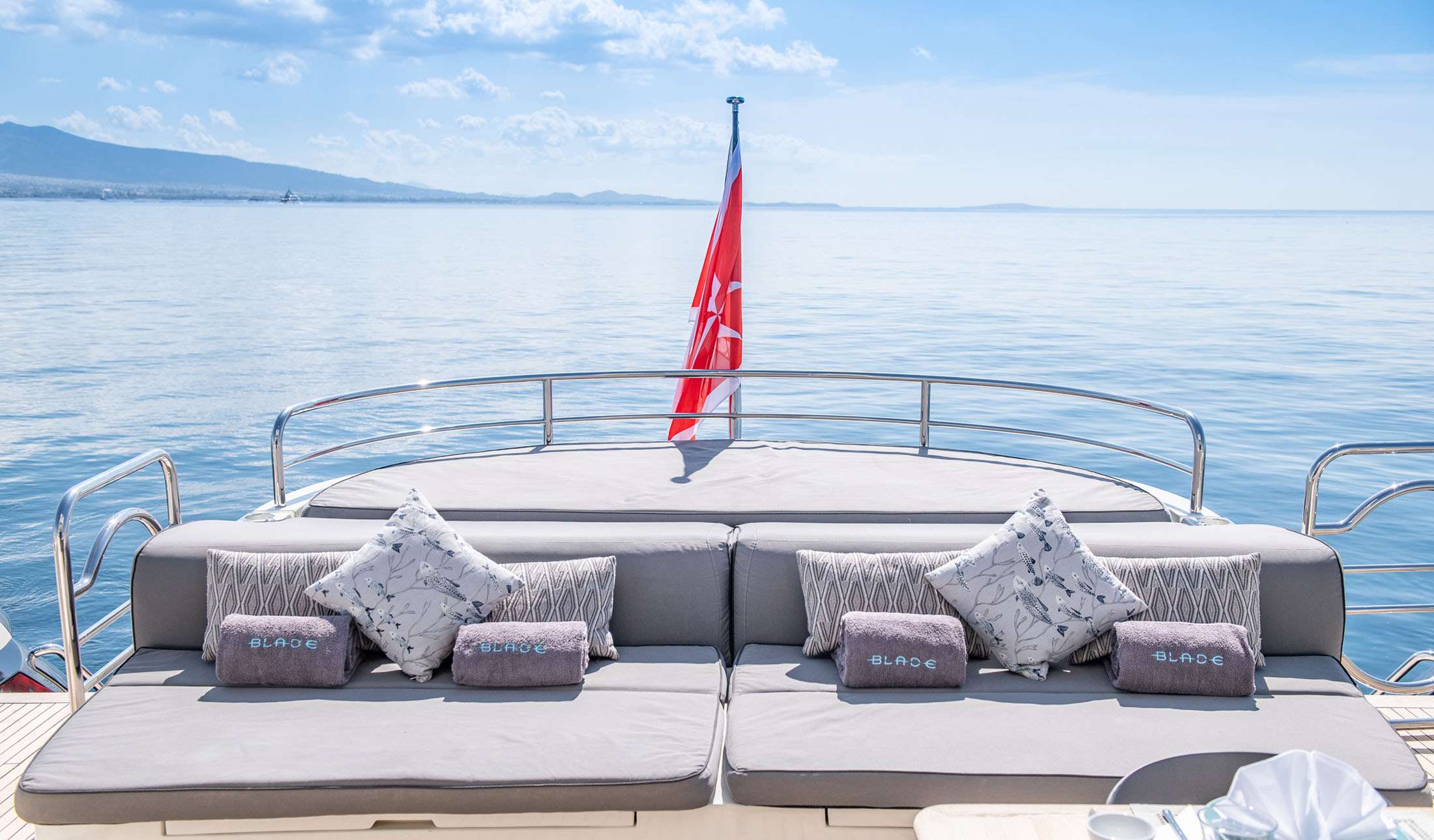 BLADE 6 Sunseeker Predator 92 - aft deck sunbathing area