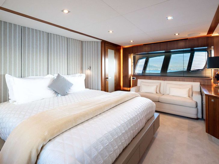 BLADE 6 Sunseeker Predator 92 - master cabin bathroom BLADE 6 Sunseeker Predator 92 - master cabin bathroom