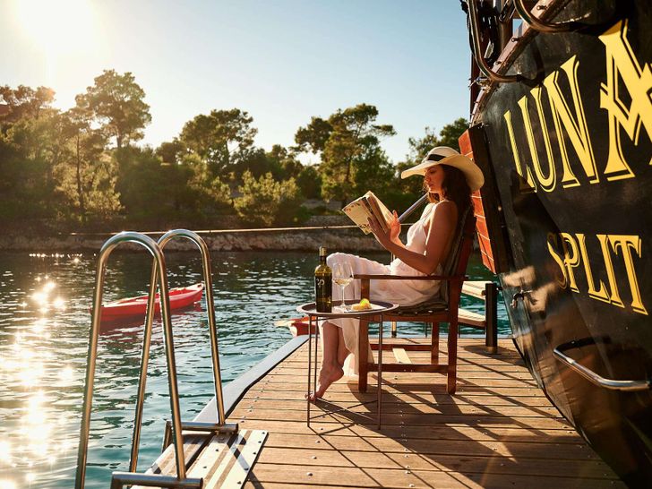 LUNA - Swim Platform LUNA - Swim Platform