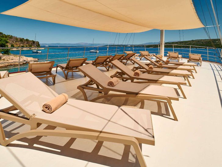 LUNA - Sun deck LUNA - Sun deck