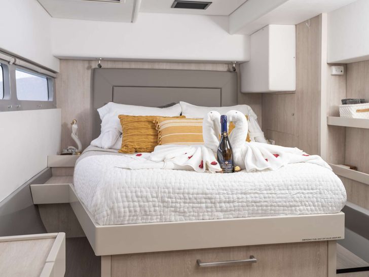 EMYSA Leopard 58 - master cabin bed EMYSA Leopard 58 - master cabin bed