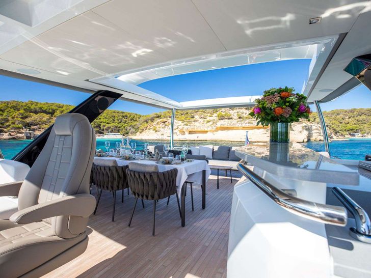 SASTA Lagoon Seventy 8 - flybridge SASTA Lagoon Seventy 8 - flybridge