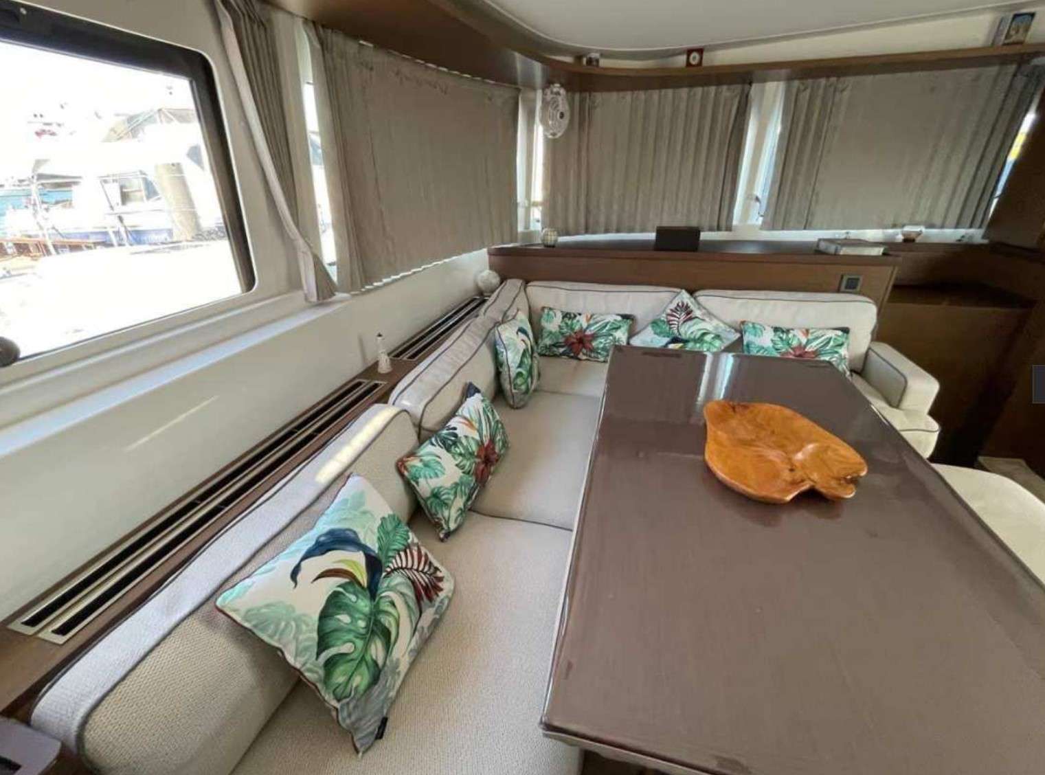 GOOD MOOD - Lagoon 46,saloon lounge area