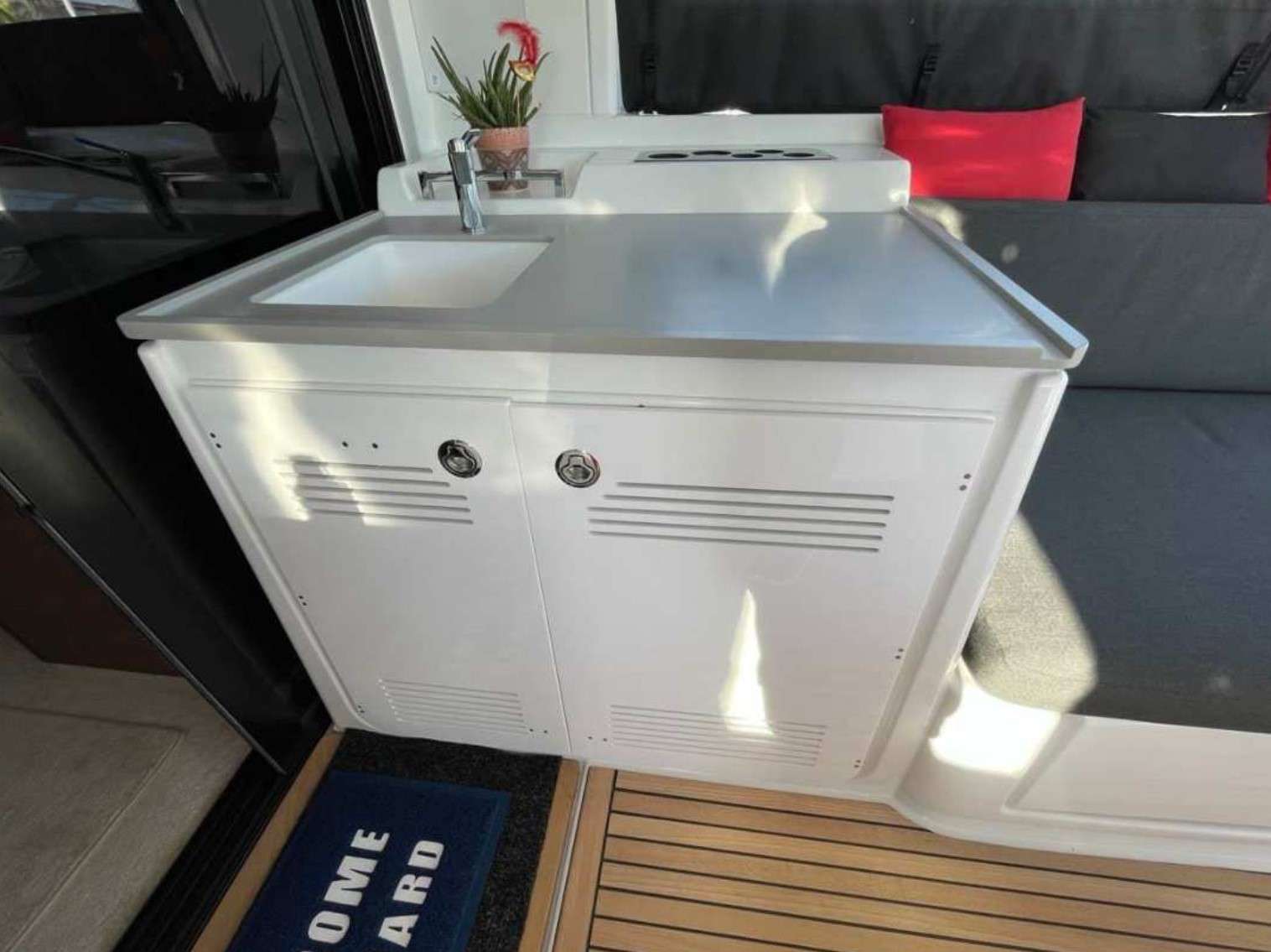 GOOD MOOD - Lagoon 46,fridge,galley