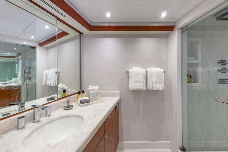 Charter Yacht NO SHORTCUTS - Westport 112 - 4 Cabins - Nassau - Staniel Cay - Exumas - Bahamas