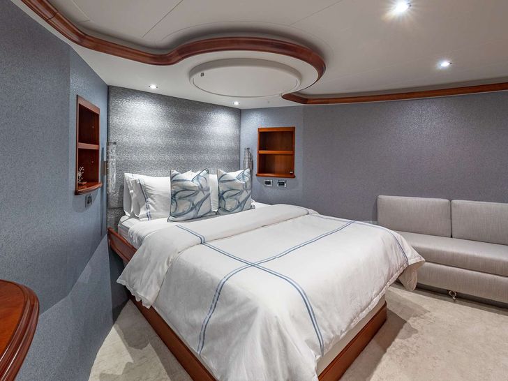 NO SHORTCUTS - Westport 112,VIP cabin 2 NO SHORTCUTS - Westport 112,VIP cabin 2