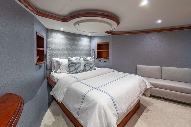 Charter Yacht NO SHORTCUTS - Westport 112 - 4 Cabins - Nassau - Staniel Cay - Exumas - Bahamas