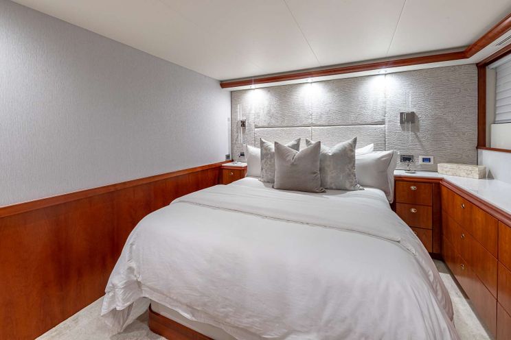 Charter Yacht NO SHORTCUTS - Westport 112 - 4 Cabins - Nassau - Staniel Cay - Exumas - Bahamas