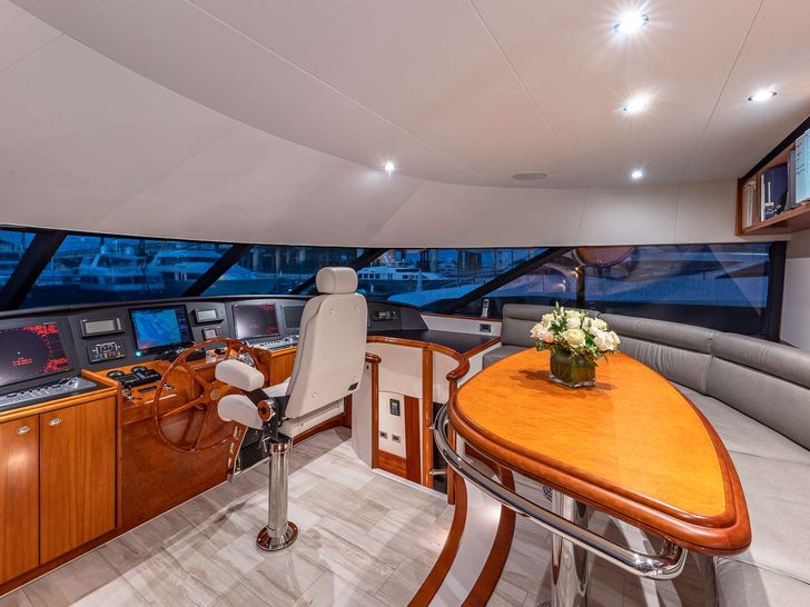 NO SHORTCUTS - Westport 112,cockpit with seating area NO SHORTCUTS - Westport 112,cockpit with seating area