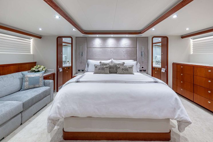 Charter Yacht NO SHORTCUTS - Westport 112 - 4 Cabins - Nassau - Staniel Cay - Exumas - Bahamas