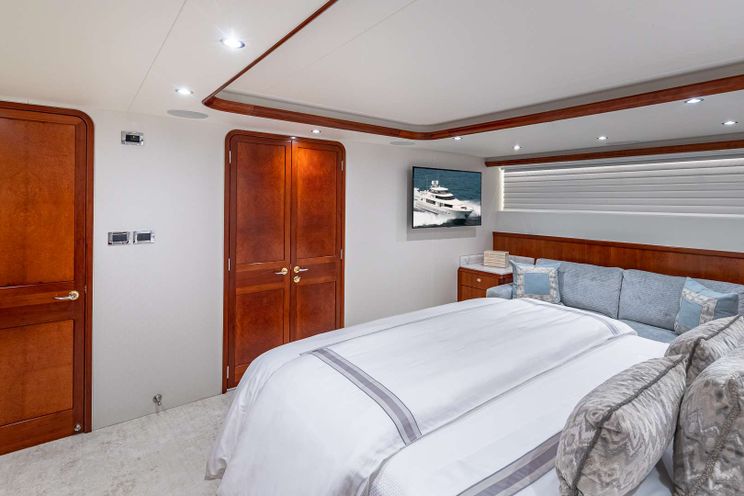 Charter Yacht NO SHORTCUTS - Westport 112 - 4 Cabins - Nassau - Staniel Cay - Exumas - Bahamas