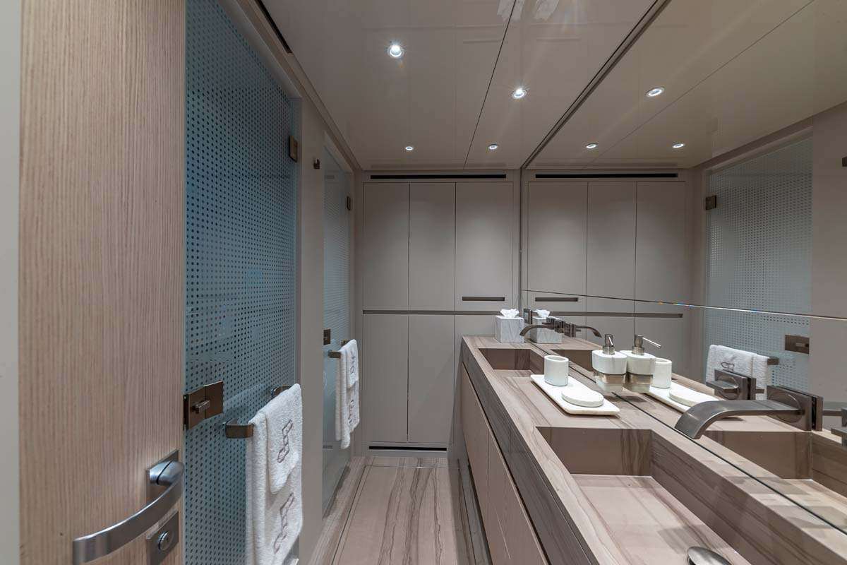 Charter Yacht ANOTHER ONE - San Lorenzo 34m - 4 Cabins - Nassau - Staniel Cay - Exumas