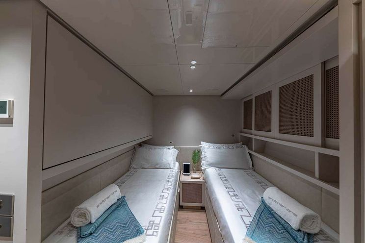 Charter Yacht ANOTHER ONE - San Lorenzo 34m - 4 Cabins - Nassau - Staniel Cay - Exumas