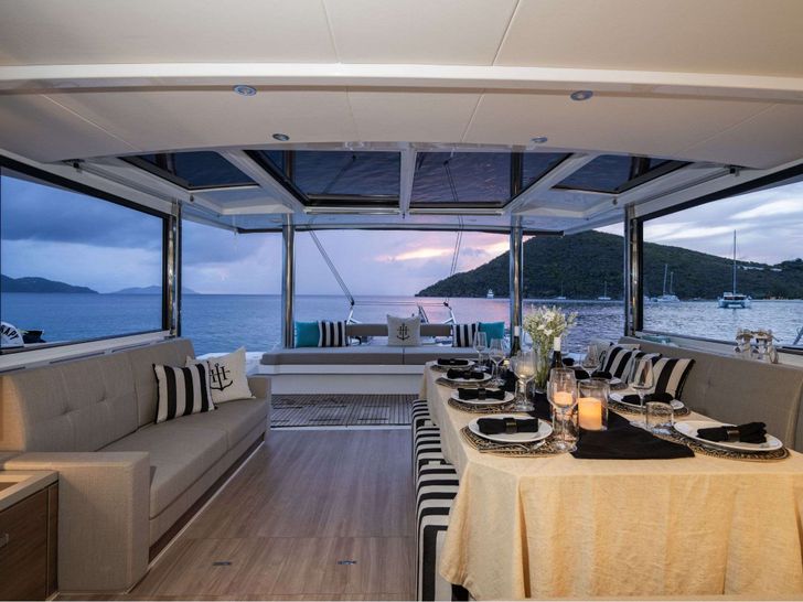 HYDROTHERAPY Bali 5.4 - Aft Deck HYDROTHERAPY Bali 5.4 - Aft Deck