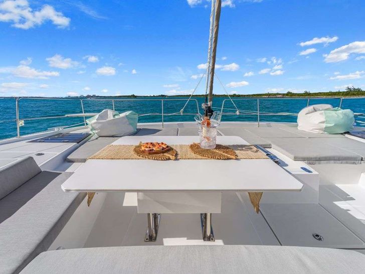 NAUTI DOGS 5.4 Bali 5.4 - foredeck NAUTI DOGS 5.4 Bali 5.4 - foredeck