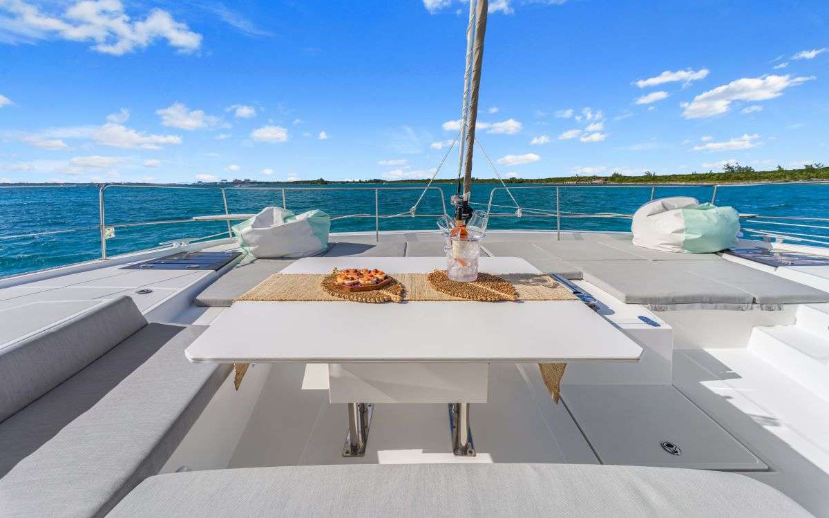 Charter Yacht NAUTI DOGS 5.4 - Bali 5.4 - 4 Cabins - Nassau - Exumas - Bahamas