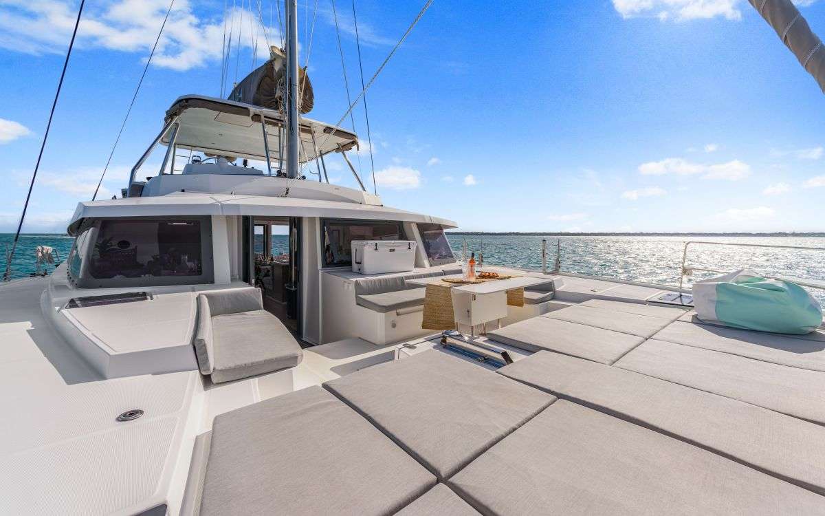 Charter Yacht NAUTI DOGS 5.4 - Bali 5.4 - 4 Cabins - Nassau - Exumas - Bahamas