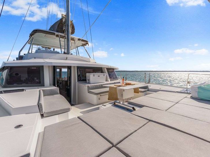 NAUTI DOGS 5.4 Bali 5.4 - foredeck NAUTI DOGS 5.4 Bali 5.4 - foredeck