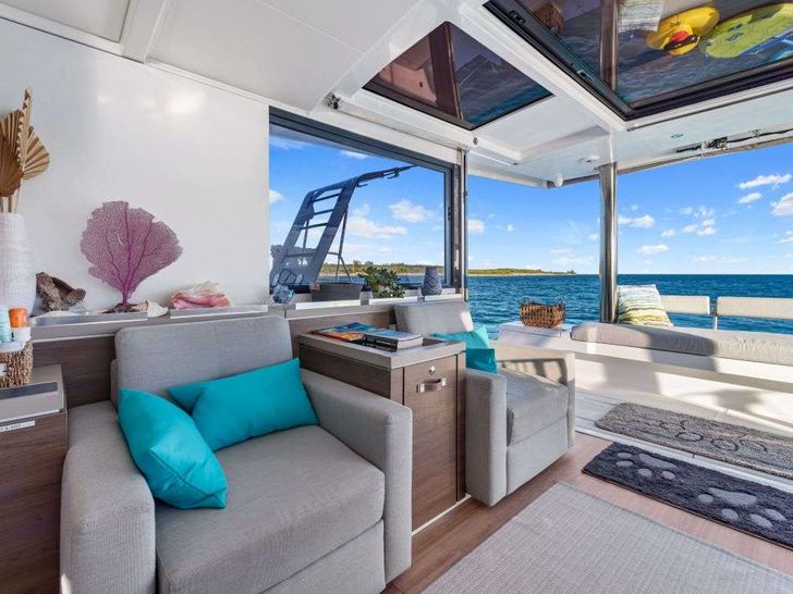 NAUTI DOGS 5.4 Bali 5.4 - saloon and aft seamless access NAUTI DOGS 5.4 Bali 5.4 - saloon and aft seamless access