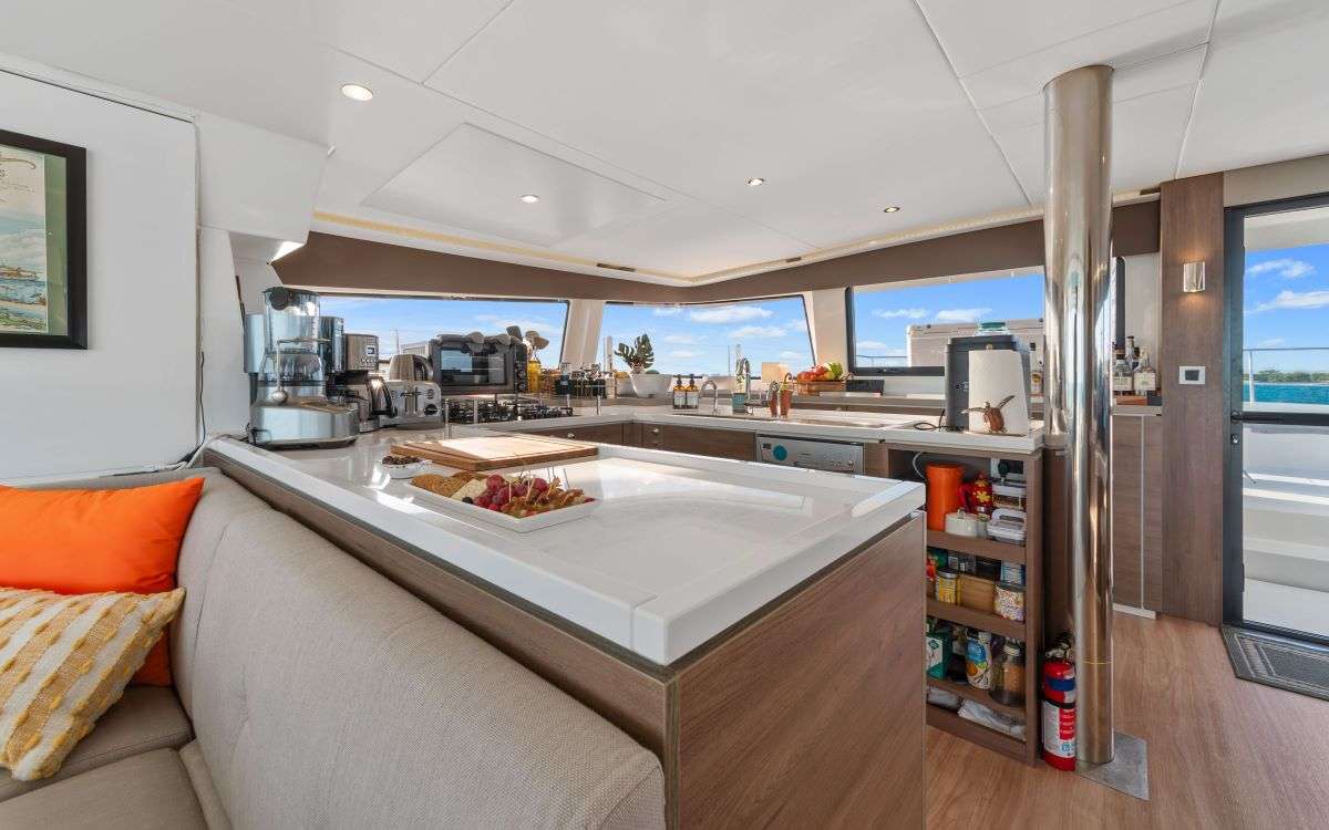 Charter Yacht NAUTI DOGS 5.4 - Bali 5.4 - 4 Cabins - Nassau - Exumas - Bahamas