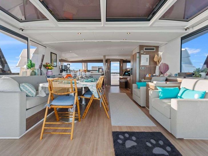 NAUTI DOGS 5.4 Bali 5.4 - saloon NAUTI DOGS 5.4 Bali 5.4 - saloon
