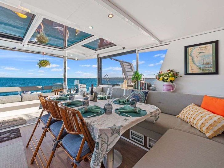 NAUTI DOGS 5.4 Bali 5.4 - alfresco dining set up NAUTI DOGS 5.4 Bali 5.4 - alfresco dining set up