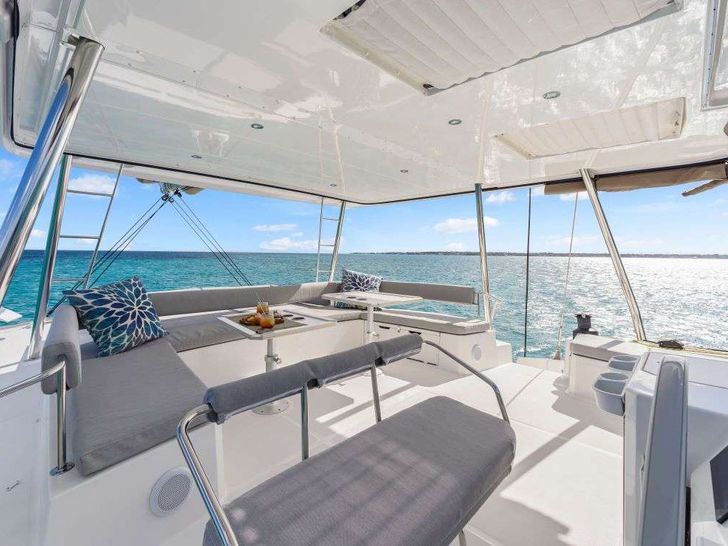 NAUTI DOGS 5.4 Bali 5.4 - flybridge NAUTI DOGS 5.4 Bali 5.4 - flybridge