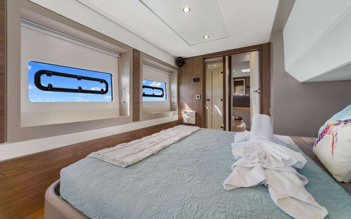 Charter Yacht NAUTI DOGS 5.4 - Bali 5.4 - 4 Cabins - Nassau - Exumas - Bahamas